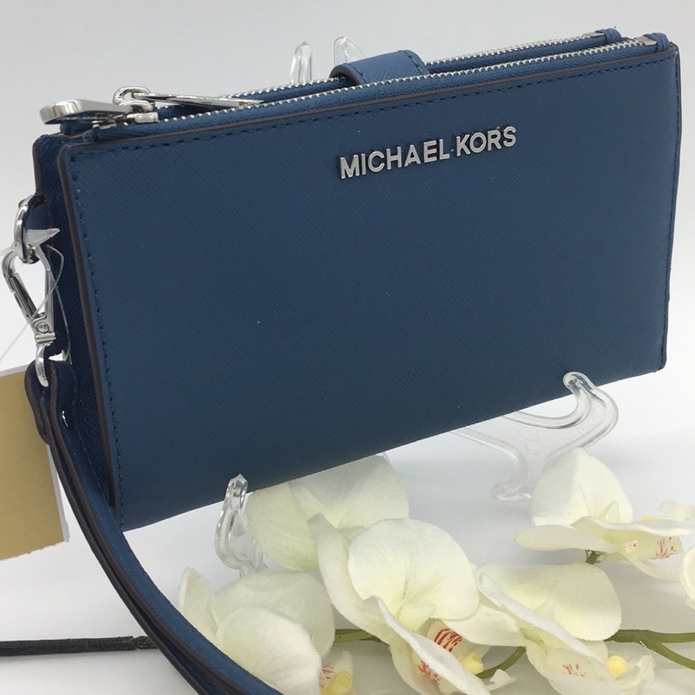 MK Jet Set Travel LG Double Zip Wristlet Leather